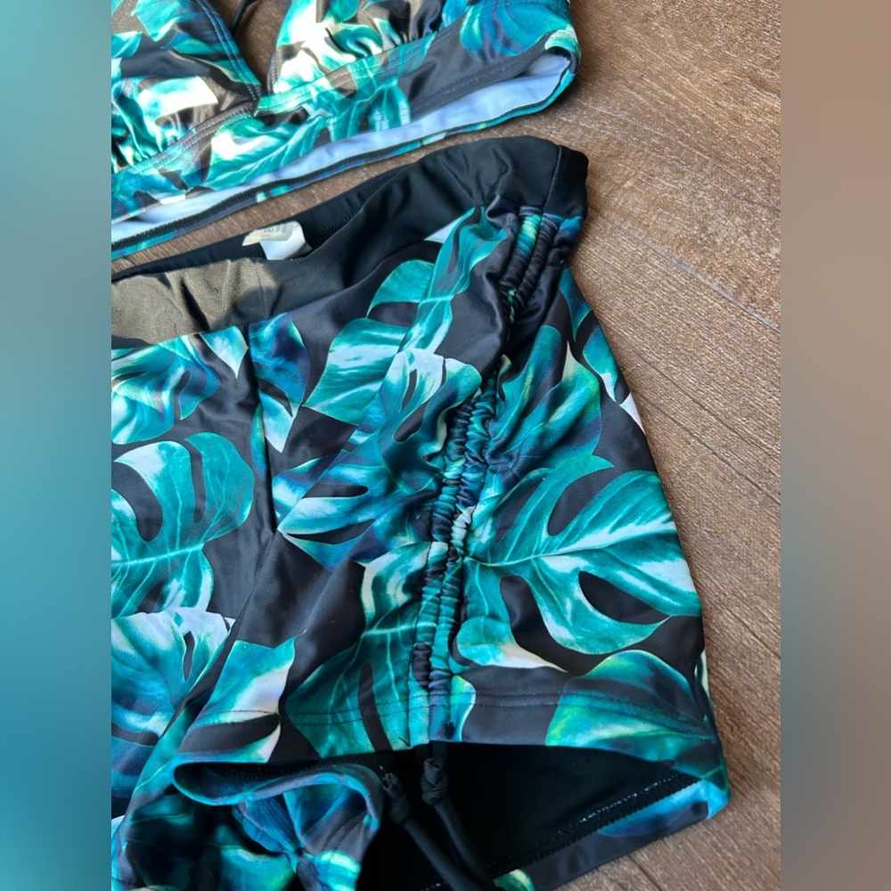 NWT three-piece swim suit-bikini and tankini all in one! Jungle leaf theme - Picture 7 of 9